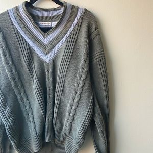 Liz Claiborne v-neck cable knit sweater